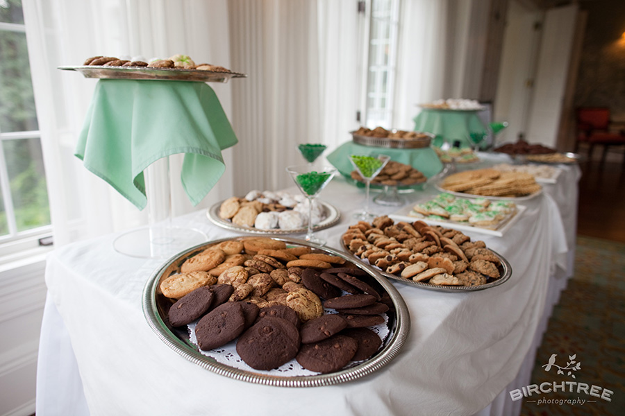 cookie table at a wedding
